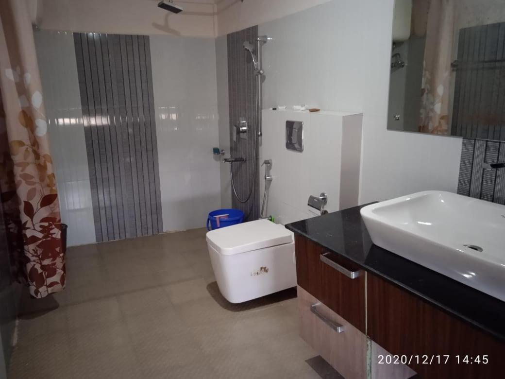 乞拉朋齐 Abode Me Me Ai Haven酒店 外观 照片