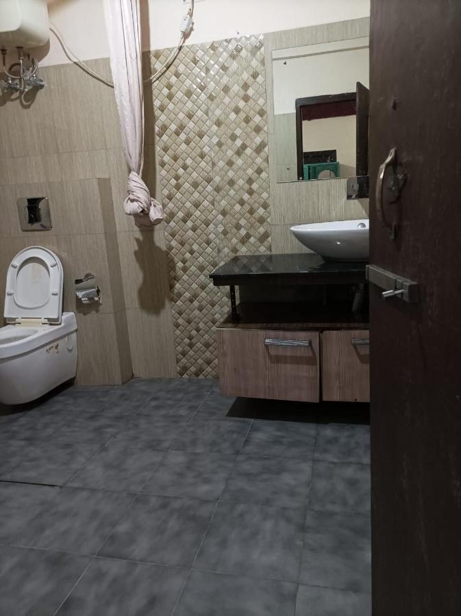 乞拉朋齐 Abode Me Me Ai Haven酒店 外观 照片
