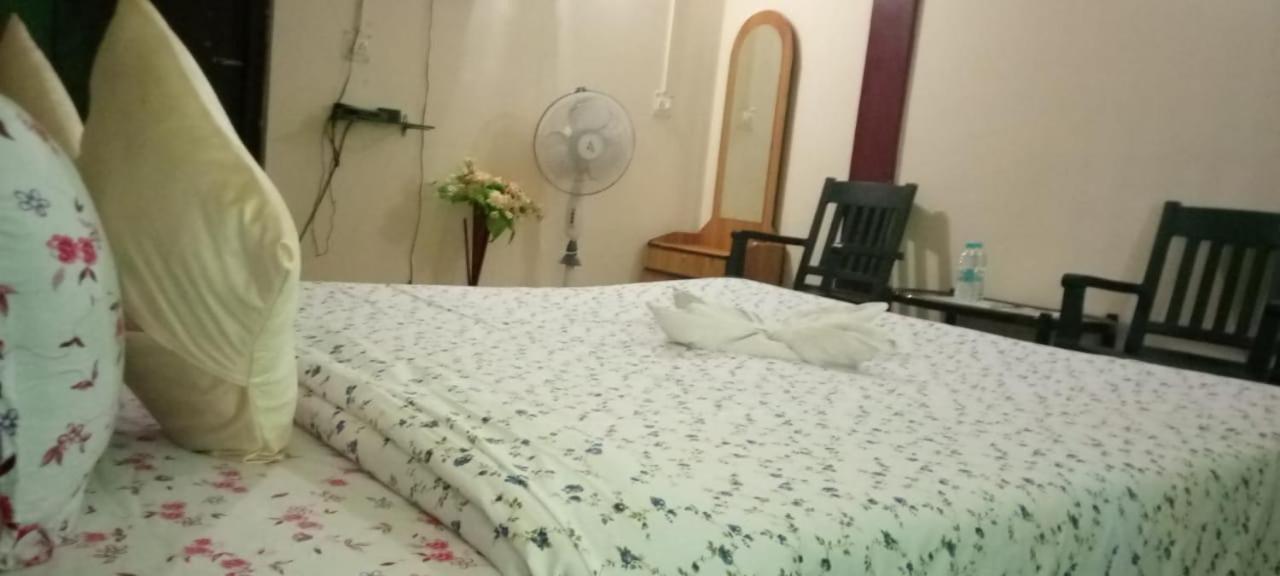 乞拉朋齐 Abode Me Me Ai Haven酒店 外观 照片