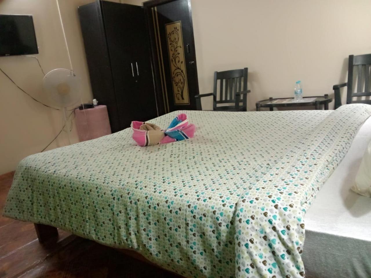 乞拉朋齐 Abode Me Me Ai Haven酒店 外观 照片